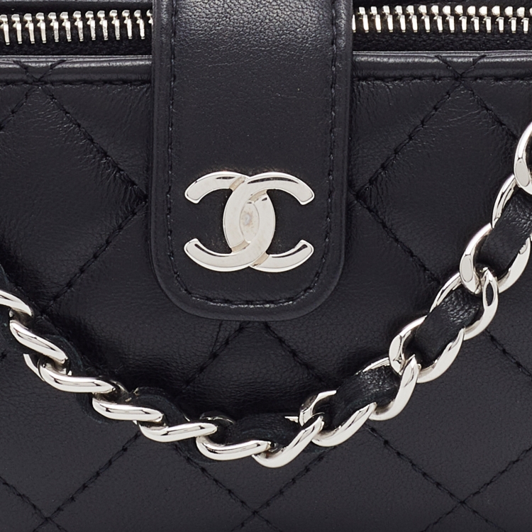 Pre Owned Chanel Black Quilted Leather CC Chain Phone Pouch