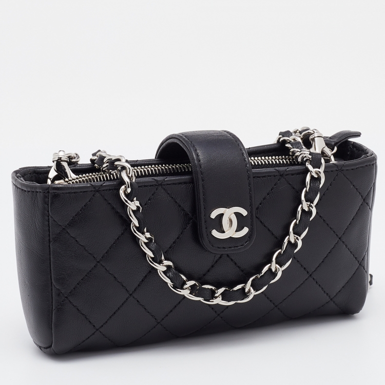Pre Owned Chanel Black Quilted Leather CC Chain Phone Pouch