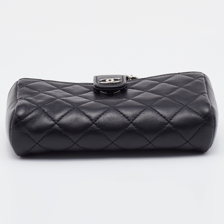 Pre Owned Chanel Black Quilted Leather CC Chain Phone Pouch