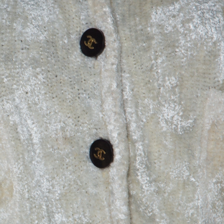 Pre Owned Chanel Off White Velvet Feel Button Detail Cardigan M