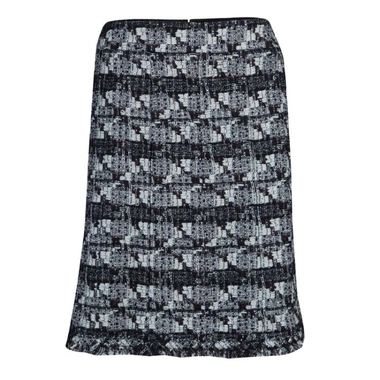 مملوكة مسبقًا Chanel Black and White Textured Skirt Suit M