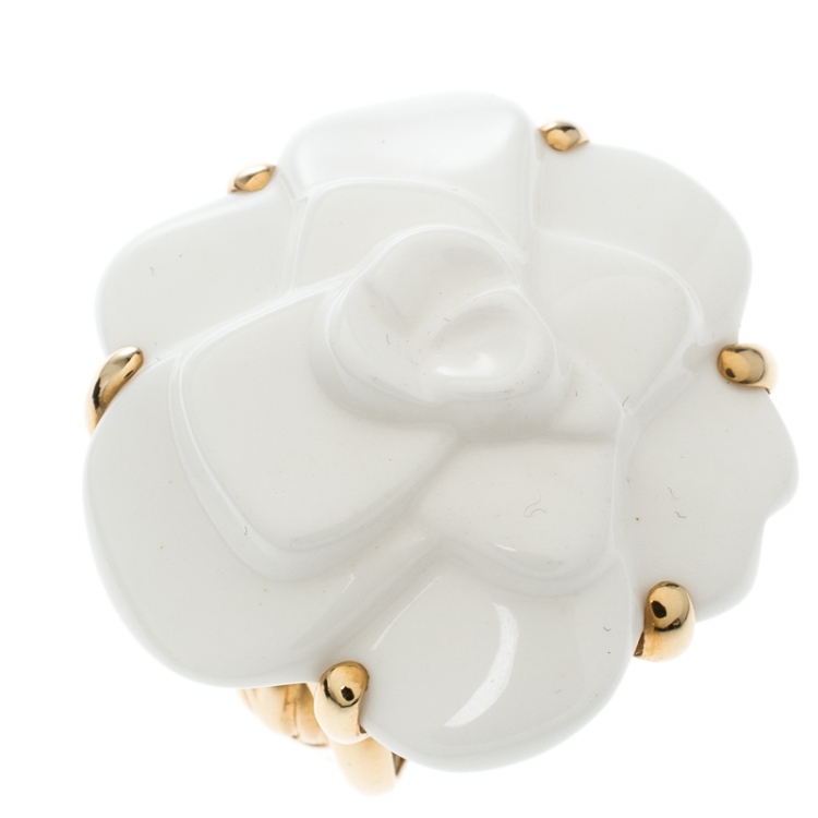 Pre Owned Chanel Camelia White Agate Flower 18K Yellow Gold Ring Size 51