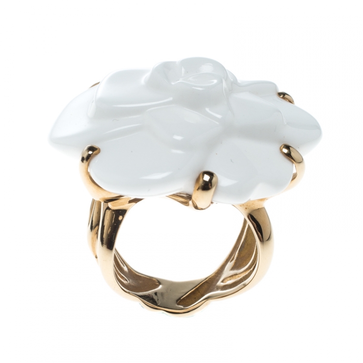 Pre Owned Chanel Camelia White Agate Flower 18K Yellow Gold Ring Size 51