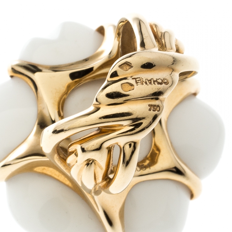 Pre Owned Chanel Camelia White Agate Flower 18K Yellow Gold Ring Size 51