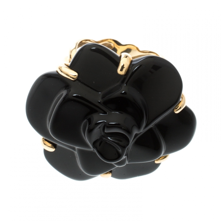 Pre Owned Chanel Camelia Carved Onyx 18K Yellow Flower Cocktail Gold Ring Size 50