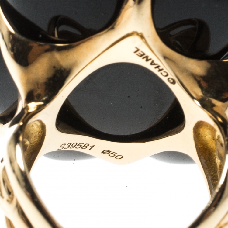 Pre Owned Chanel Camelia Carved Onyx 18K Yellow Flower Cocktail Gold Ring Size 50