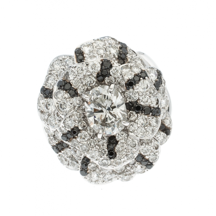 Chanel Pétales de Camélia 0.84ct Oval Solitaire Diamond 18k White 
