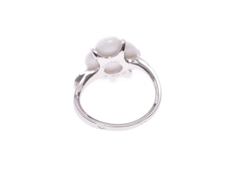 Pre Owned Chanel White Ceramic Camellia Ring Size 48