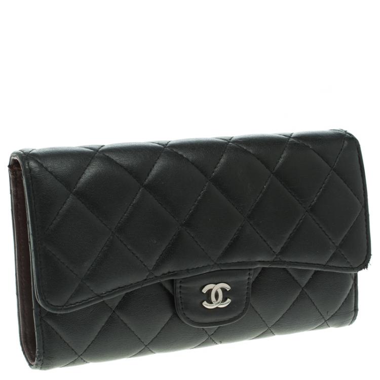 Pre Owned Chanel Black Quilted Leather Classic Flap Wallet