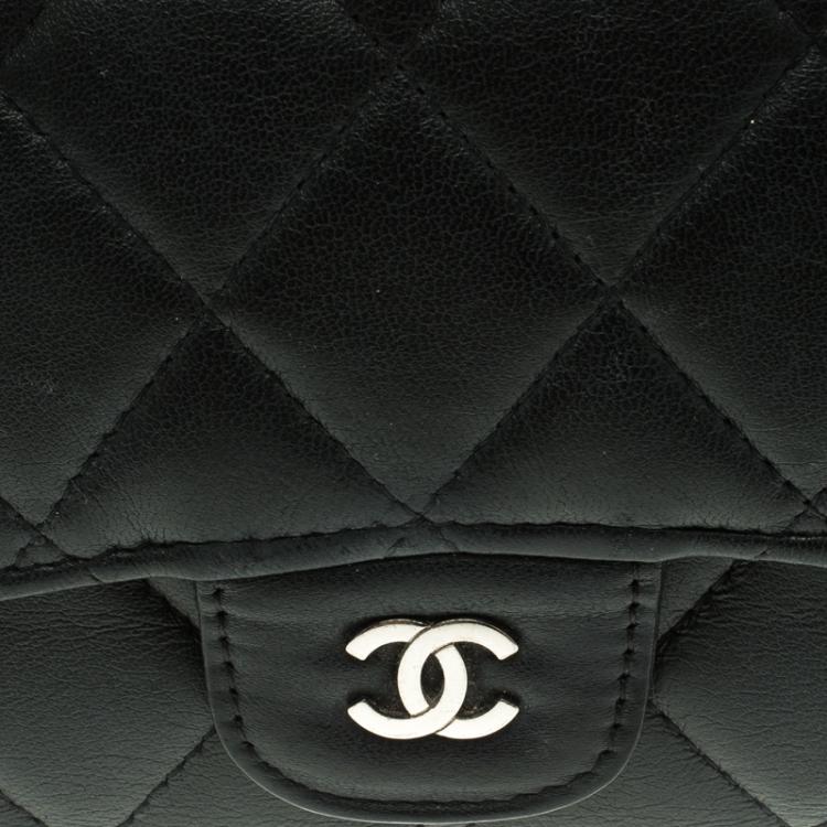 Pre Owned Chanel Black Quilted Leather Classic Flap Wallet
