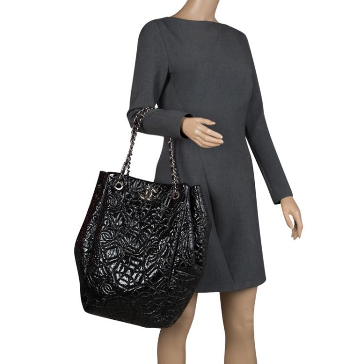 Pre Owned Chanel Black Patent Vinyl Rock In Moscow Tote