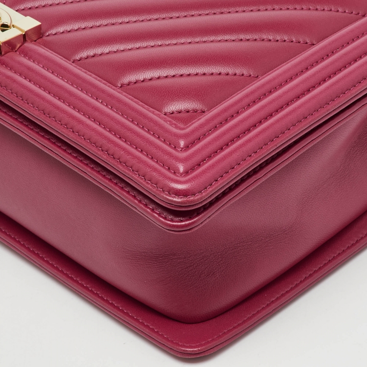Pre Owned Chanel Pink Quilted Chevron Leather New Medium Boy Flap Bag