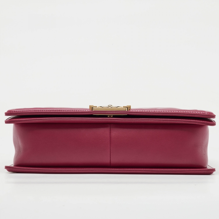 Pre Owned Chanel Pink Quilted Chevron Leather New Medium Boy Flap Bag