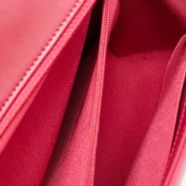 Pre Owned Chanel Pink Quilted Chevron Leather New Medium Boy Flap Bag