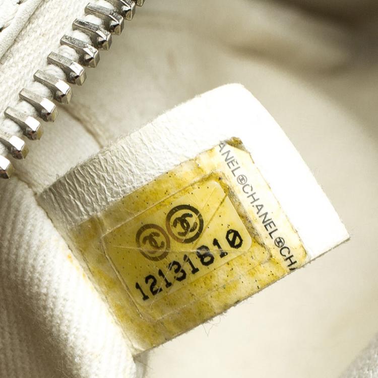 Pre Owned Chanel White Quilted Caviar Leather Petite Timeless Shopper Tote