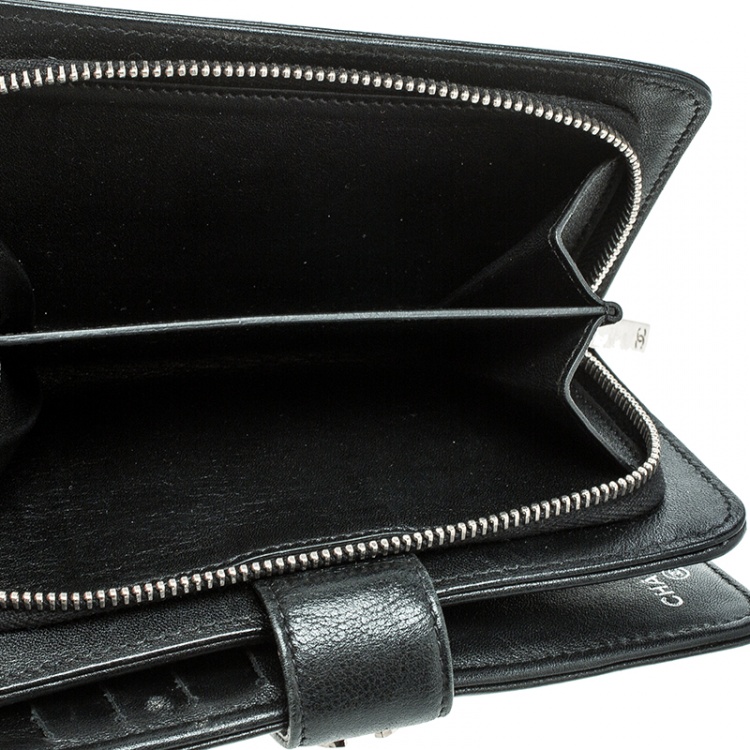 مملوكة مسبقًا Chanel Black Leather CC Bifold Wallet