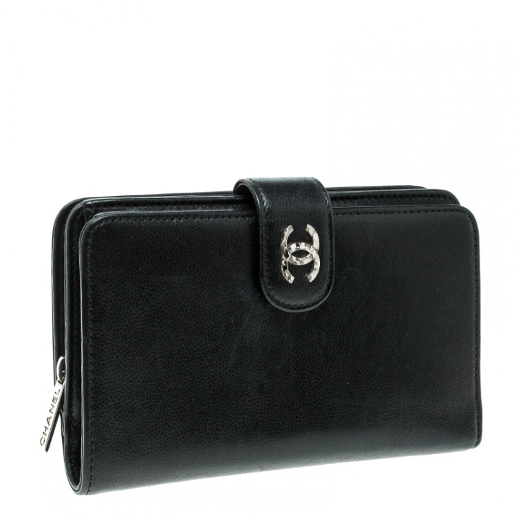 مملوكة مسبقًا Chanel Black Leather CC Bifold Wallet