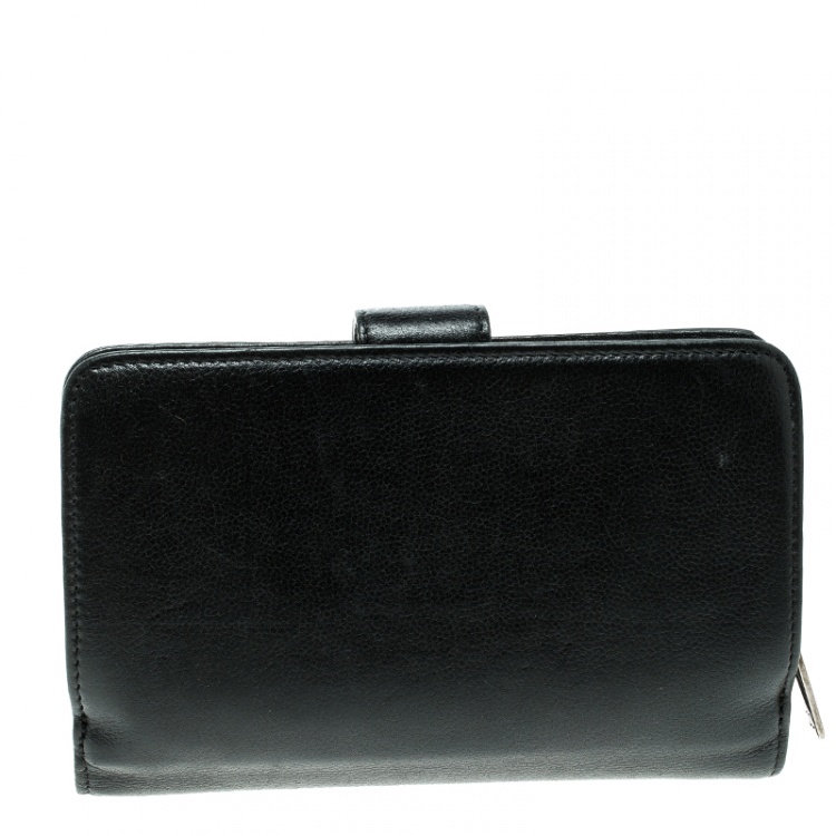 مملوكة مسبقًا Chanel Black Leather CC Bifold Wallet