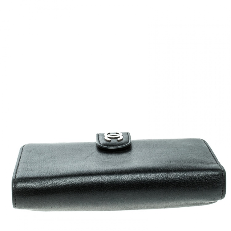 مملوكة مسبقًا Chanel Black Leather CC Bifold Wallet