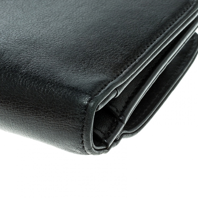 مملوكة مسبقًا Chanel Black Leather CC Bifold Wallet