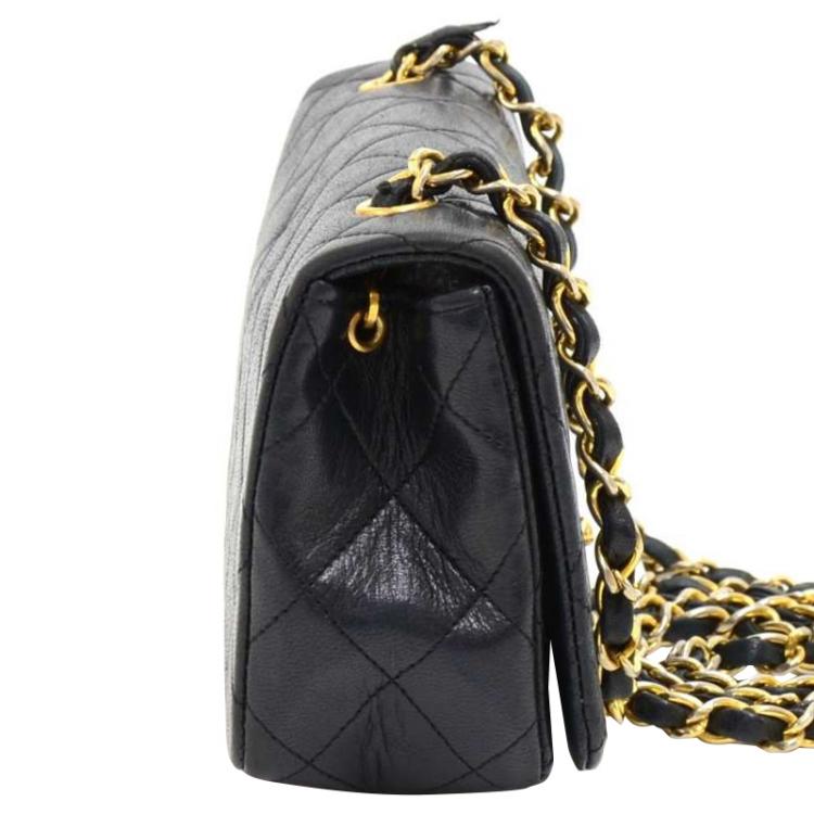 مملوكة مسبقًا Chanel Black Quilted Leather Mini Vintage Flap Bag