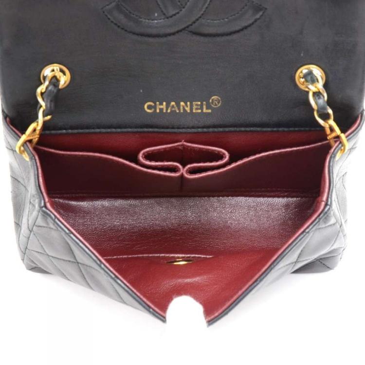 مملوكة مسبقًا Chanel Black Quilted Leather Mini Vintage Flap Bag