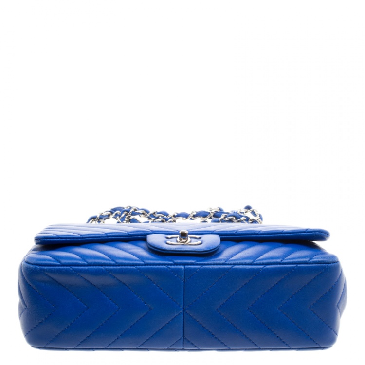 Pre Owned Chanel Blue Chevron Quilted Leather Jumbo Classic Flap Bag