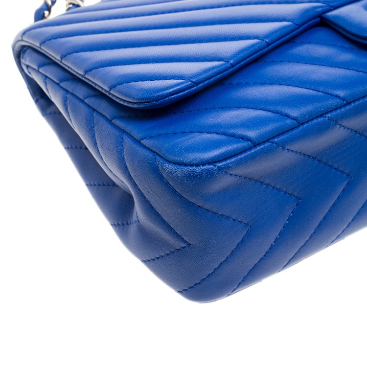 Pre Owned Chanel Blue Chevron Quilted Leather Jumbo Classic Flap Bag