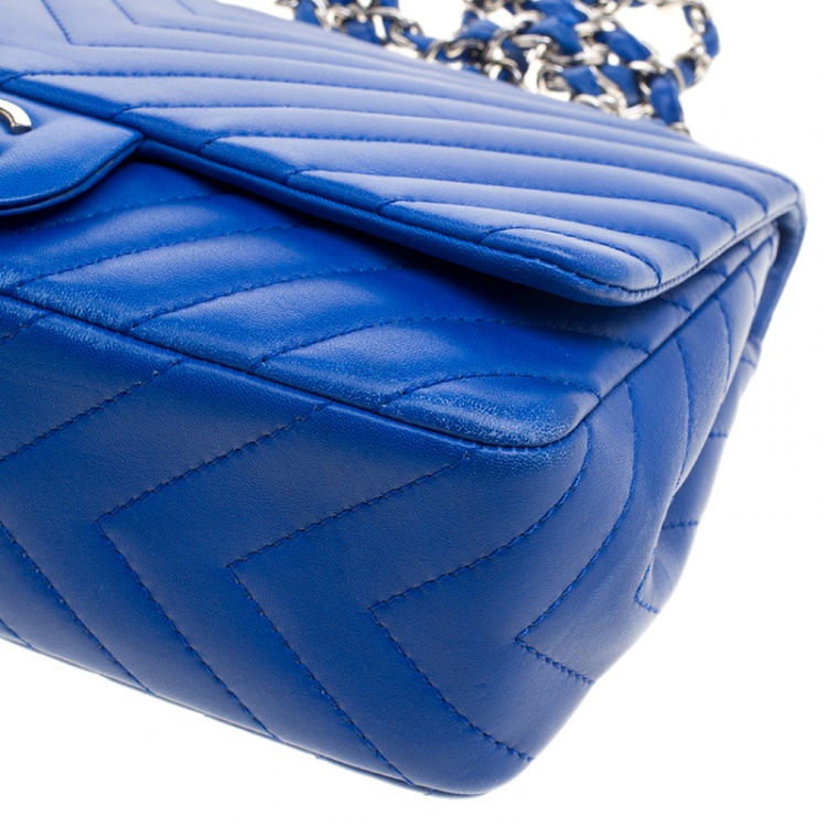 Pre Owned Chanel Blue Chevron Quilted Leather Jumbo Classic Flap Bag