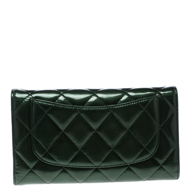 Pre Owned Chanel Green Quilted Leather Classic Flap Wallet