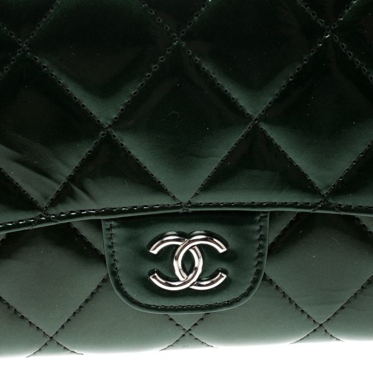 Pre Owned Chanel Green Quilted Leather Classic Flap Wallet