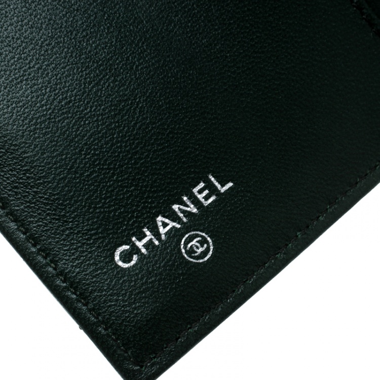 Pre Owned Chanel Green Quilted Leather Classic Flap Wallet