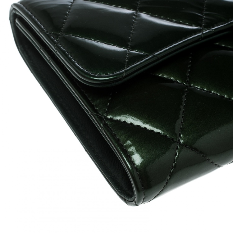 Pre Owned Chanel Green Quilted Leather Classic Flap Wallet