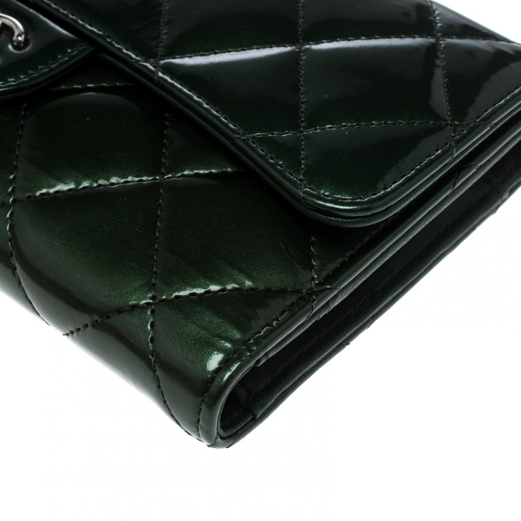 Pre Owned Chanel Green Quilted Leather Classic Flap Wallet