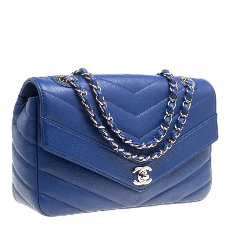 Pre Owned Chanel Blue Chevron Quilted Leather Medium Classic Flap Bag