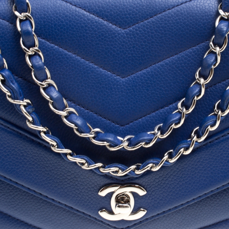 Pre Owned Chanel Blue Chevron Quilted Leather Medium Classic Flap Bag