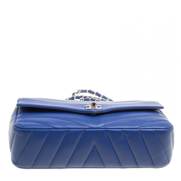 Pre Owned Chanel Blue Chevron Quilted Leather Medium Classic Flap Bag