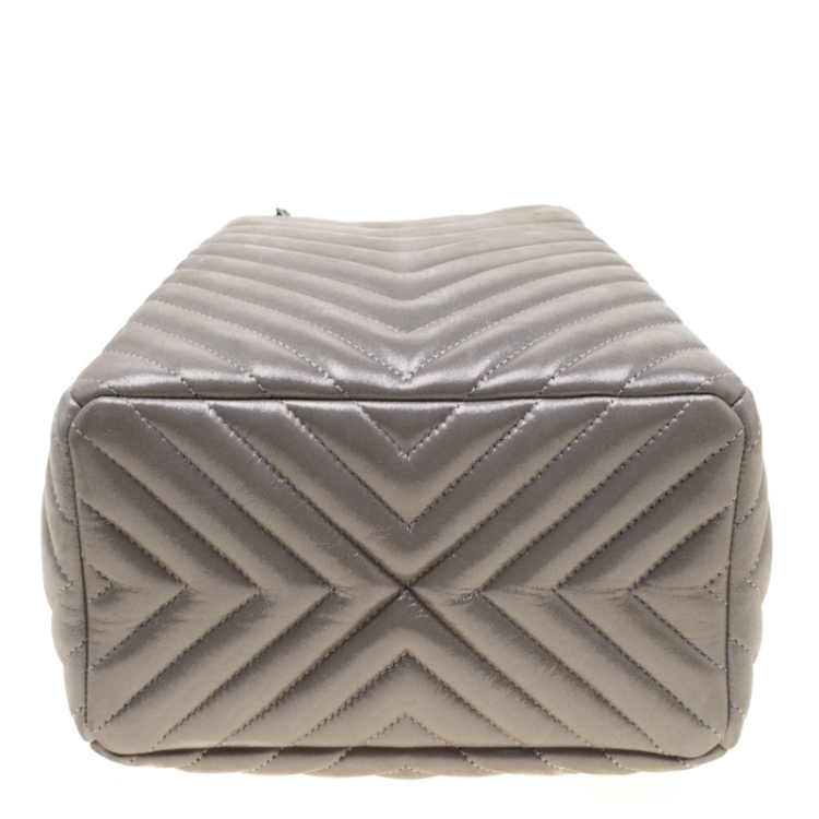 Pre Owned Chanel Silver Chevron Leather Small Urban Spirit Drawstring Bag