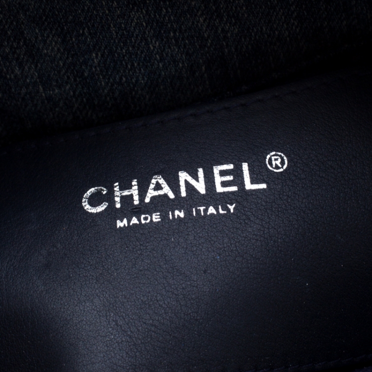 Pre Owned Chanel Blue Camellia Embroidered Denim Just Mademoiselle Bowling Bag