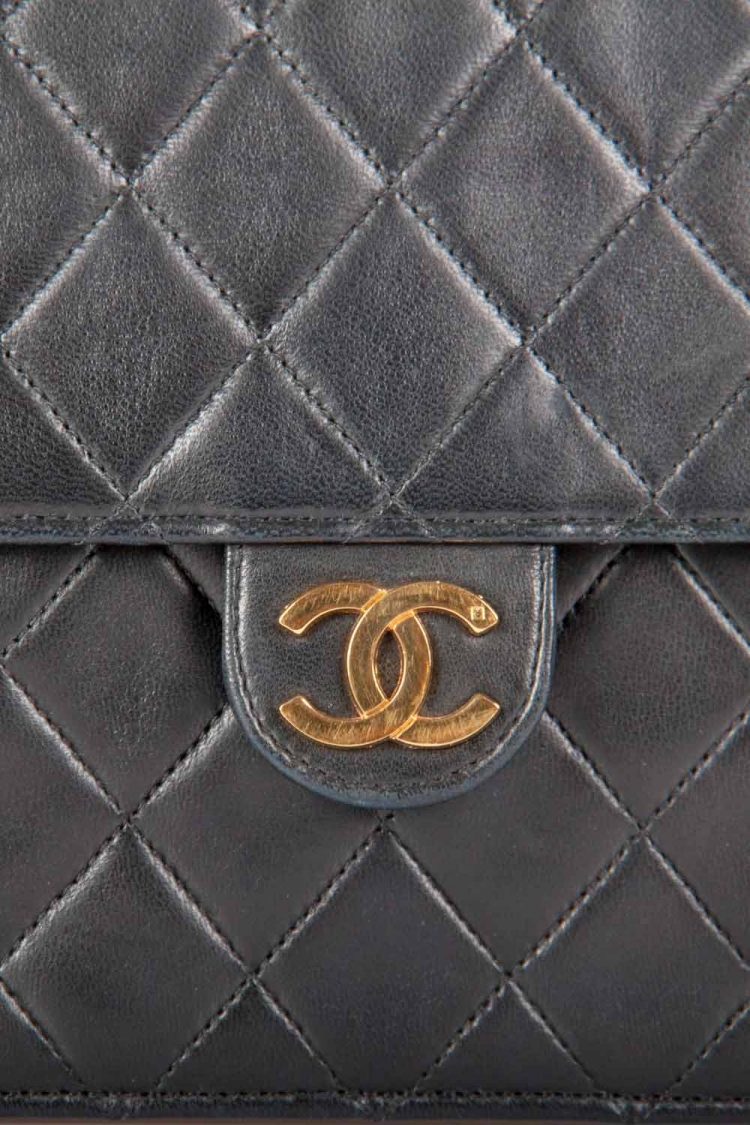 Pre Owned Chanel Black Quilted Leather Medium Vintage Classic Single Flap Bag
