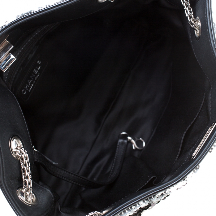 Pre Owned Chanel Black/Silver Stripe Sequins Reissue Shoulder Bag
