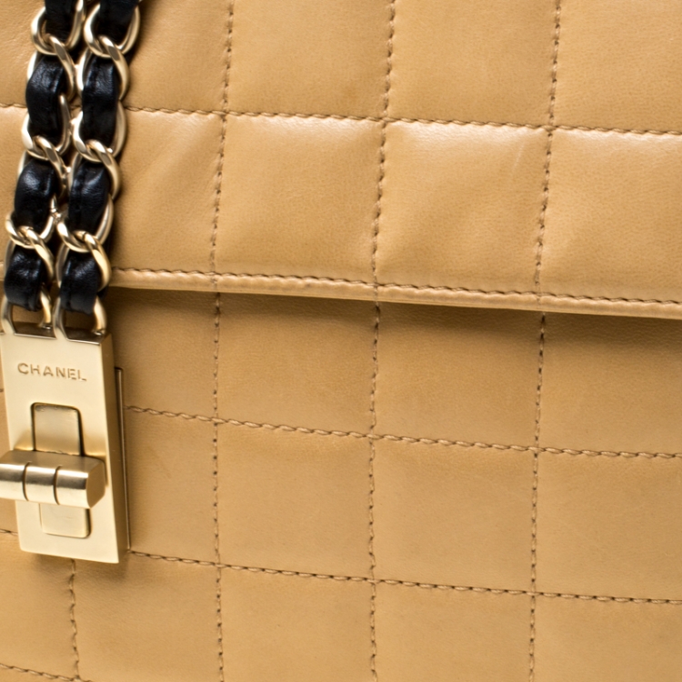 Pre Owned Chanel Beige/Black Quilted Leather Choco Bar Reissue Shoulder Bag  