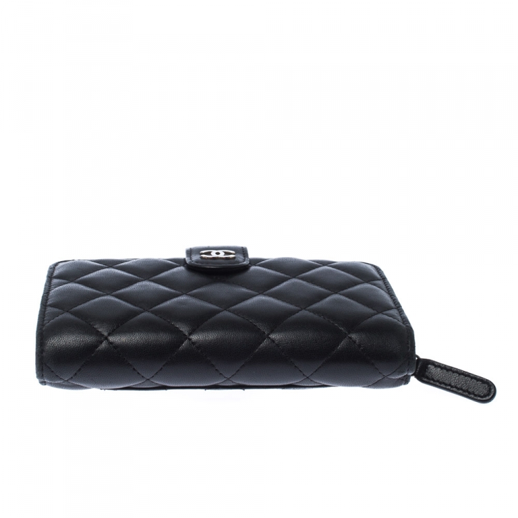 مملوكة مسبقًا Chanel Black Quilted Leather CC BiFold Wallet