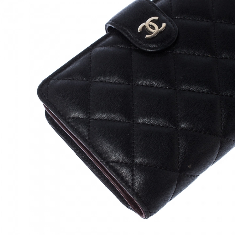 مملوكة مسبقًا Chanel Black Quilted Leather CC BiFold Wallet