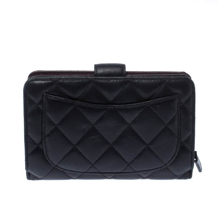 مملوكة مسبقًا Chanel Black Quilted Leather CC BiFold Wallet