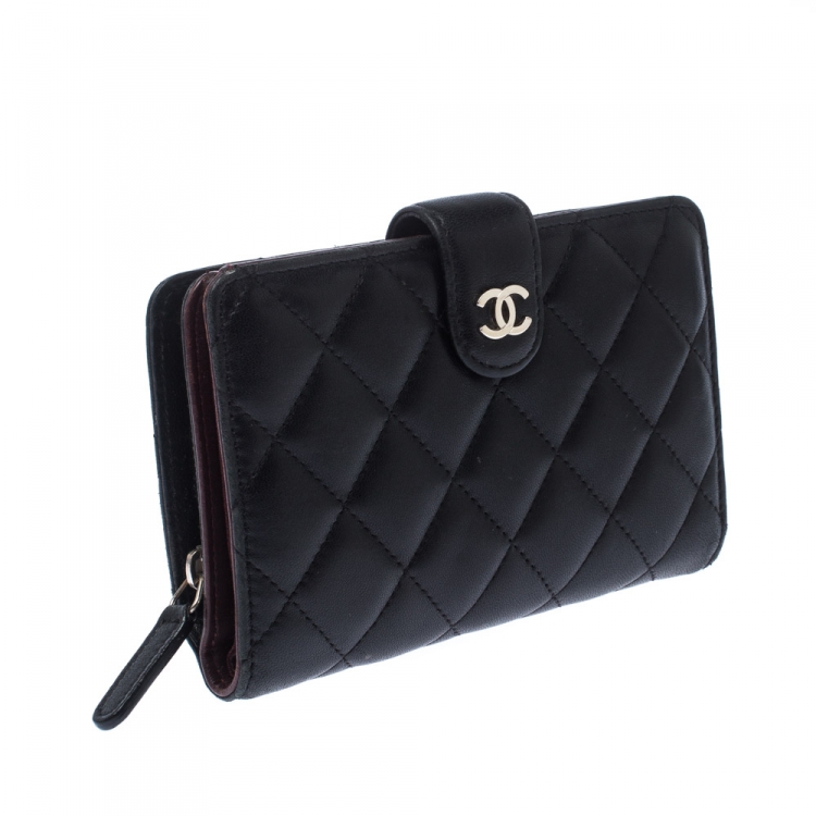 مملوكة مسبقًا Chanel Black Quilted Leather CC BiFold Wallet