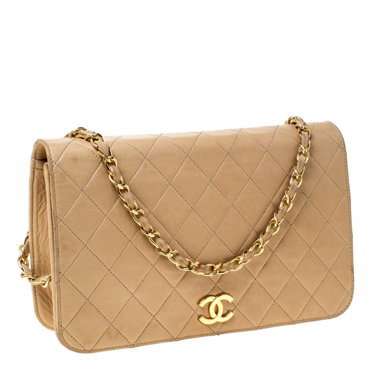 مملوكة مسبقًا Chanel Beige Quilted Leather Vintage Flap Bag