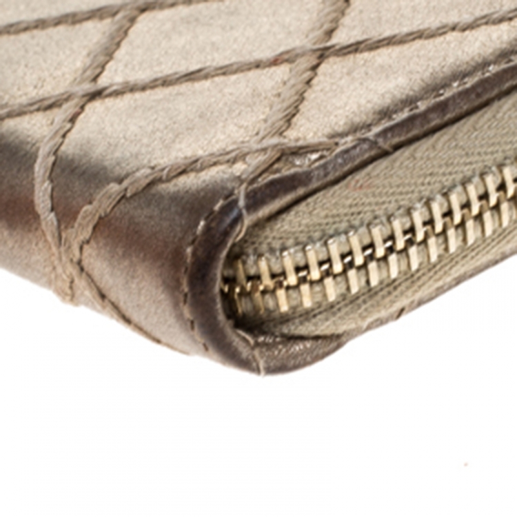 Pre Owned Chanel Gold Quilted Leather Zip Around Coin Purse