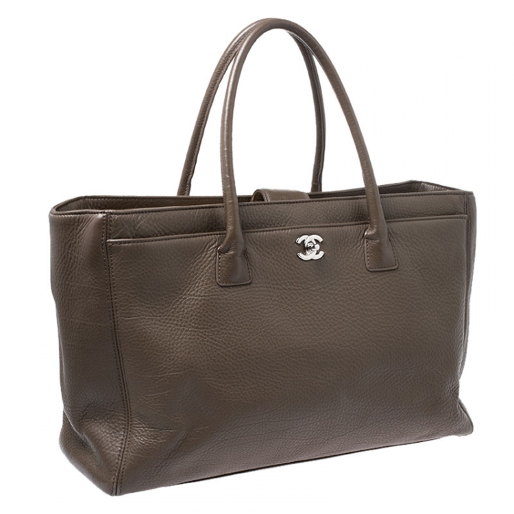 Pre Owned Chanel Khaki Leather XL Cerf Executive Shopper Tote