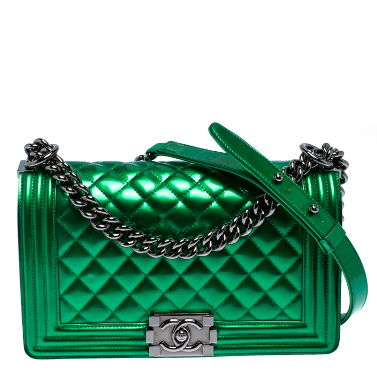 Discover the CHANEL Lambskin  GoldTone Metal Green Cruise 202021 and  explore the artistry and craftsmanship of the   Chanel classic flap bag  Bags Chanel bag